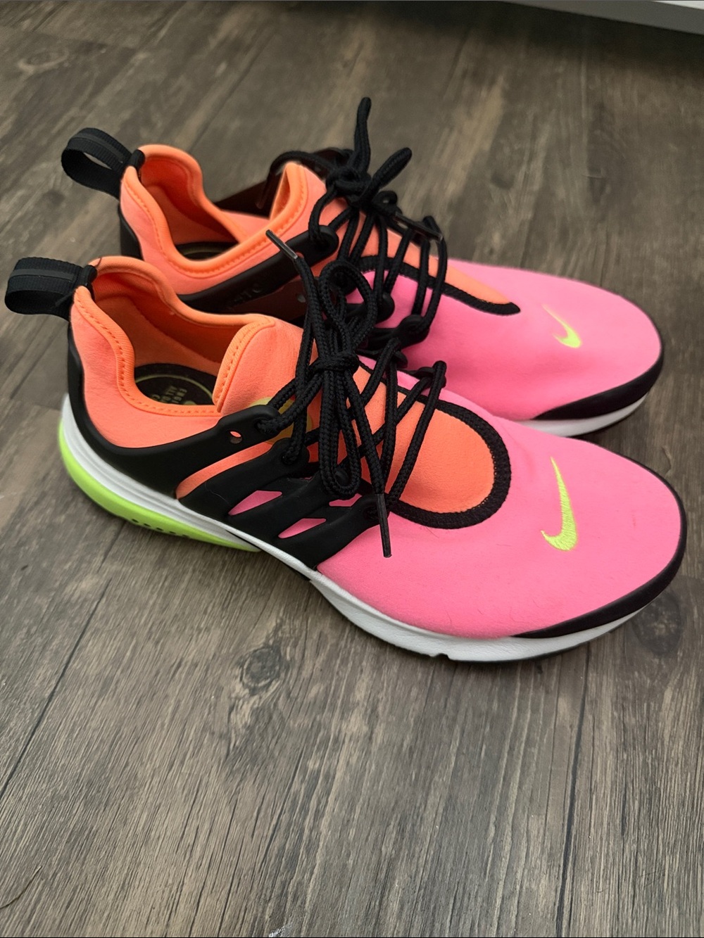 Women’s Nike Presto Neon color way Size 6